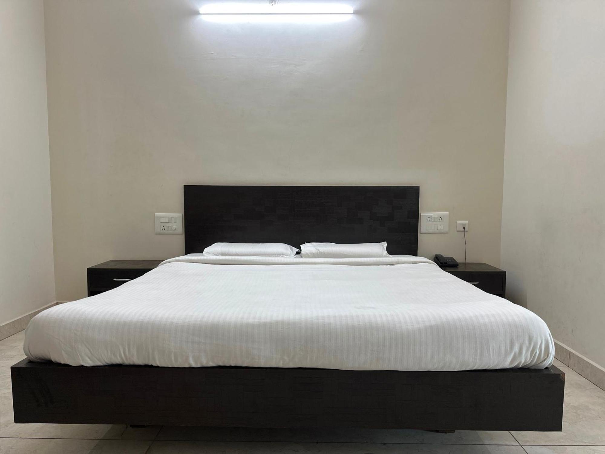 Super Hotel O Sar Residency Nanjangud ภายนอก รูปภาพ